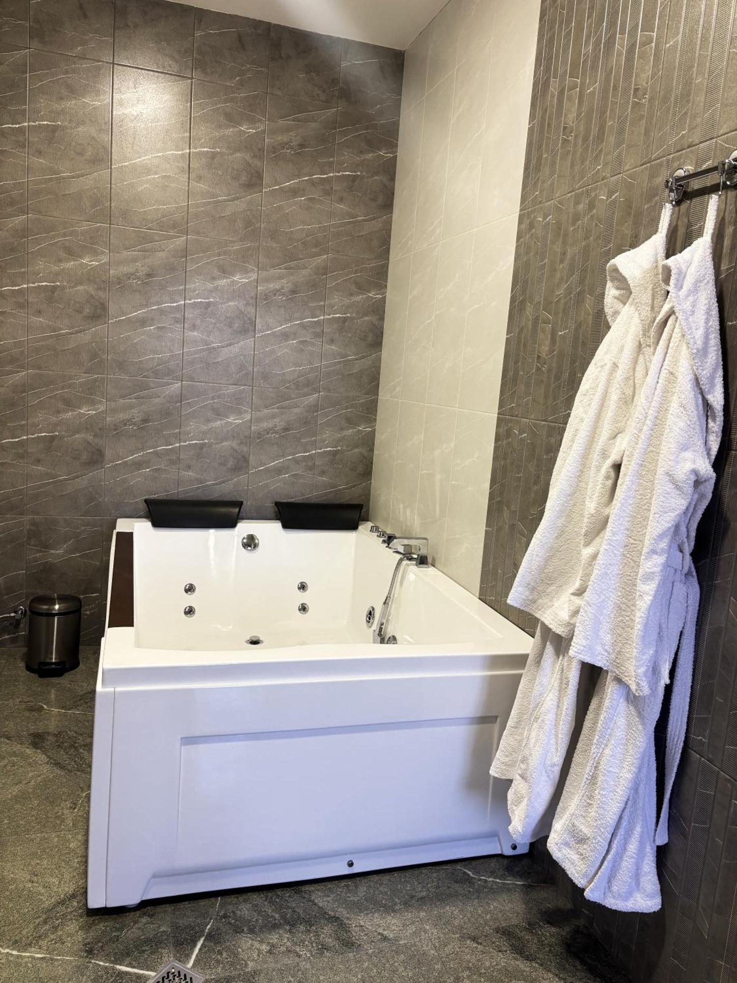 21 Rooms Hotel Гюмри Екстериор снимка