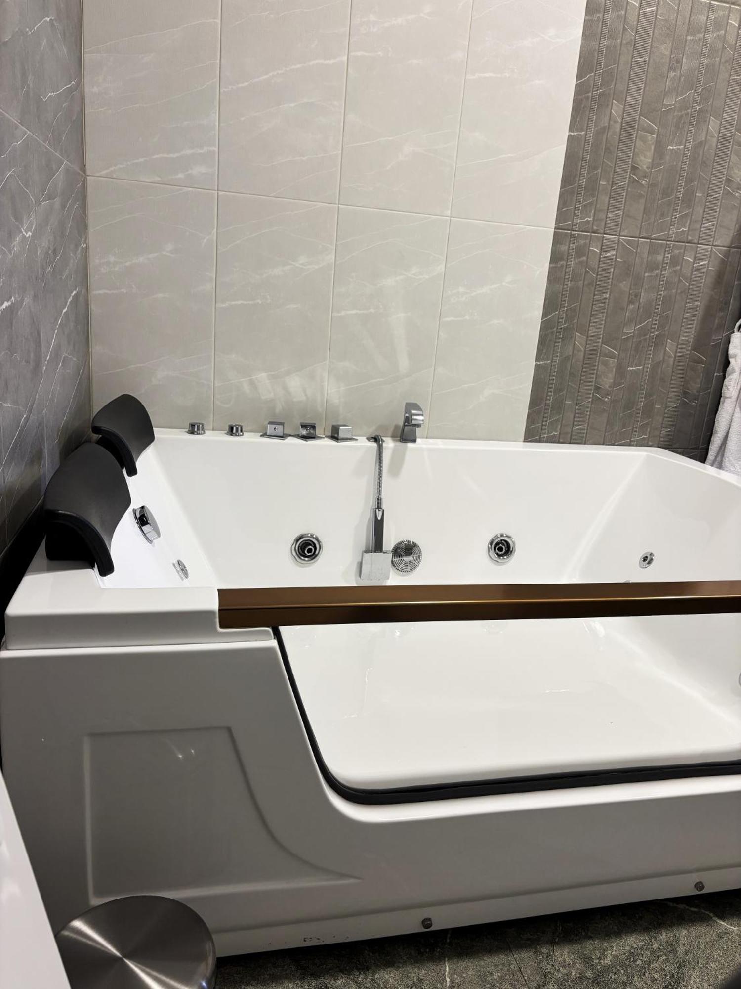 21 Rooms Hotel Гюмри Екстериор снимка