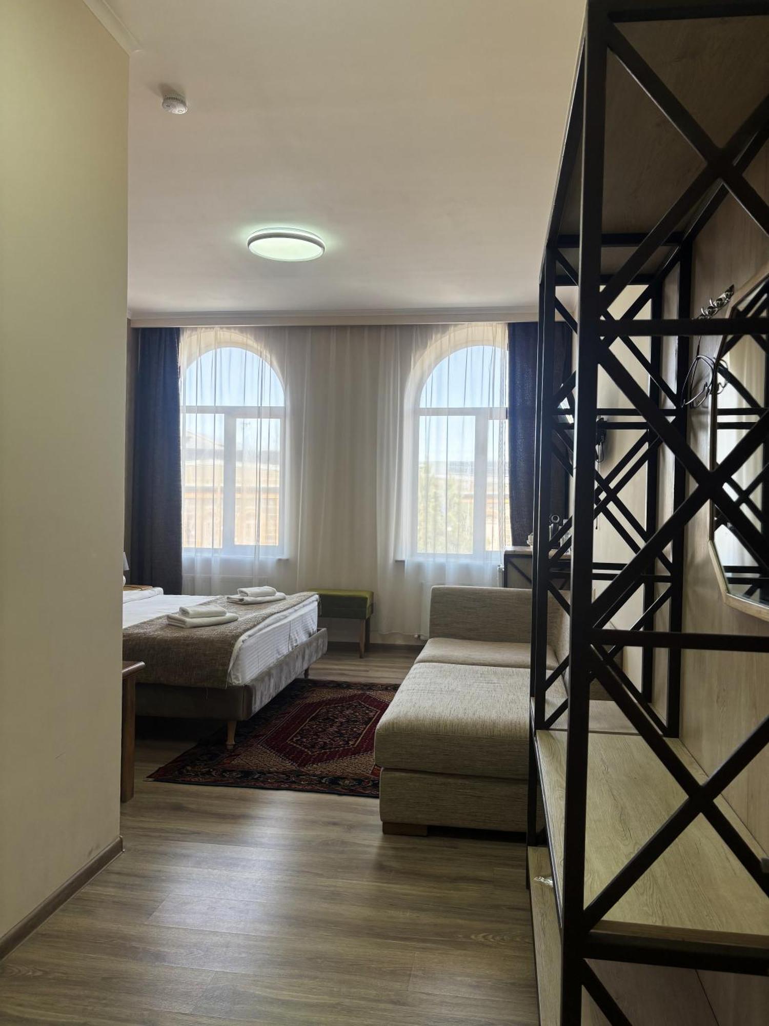 21 Rooms Hotel Гюмри Екстериор снимка