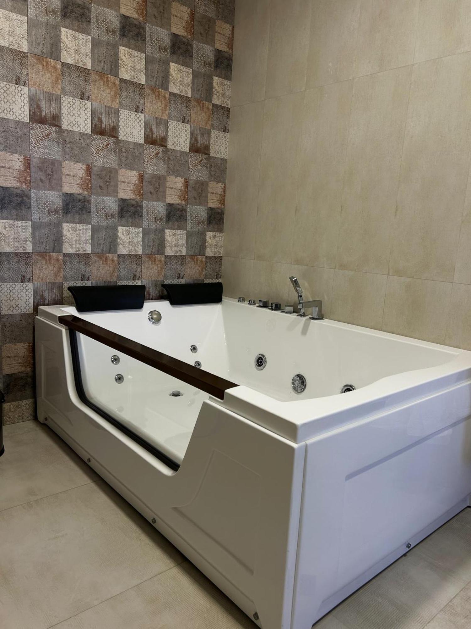 21 Rooms Hotel Гюмри Екстериор снимка