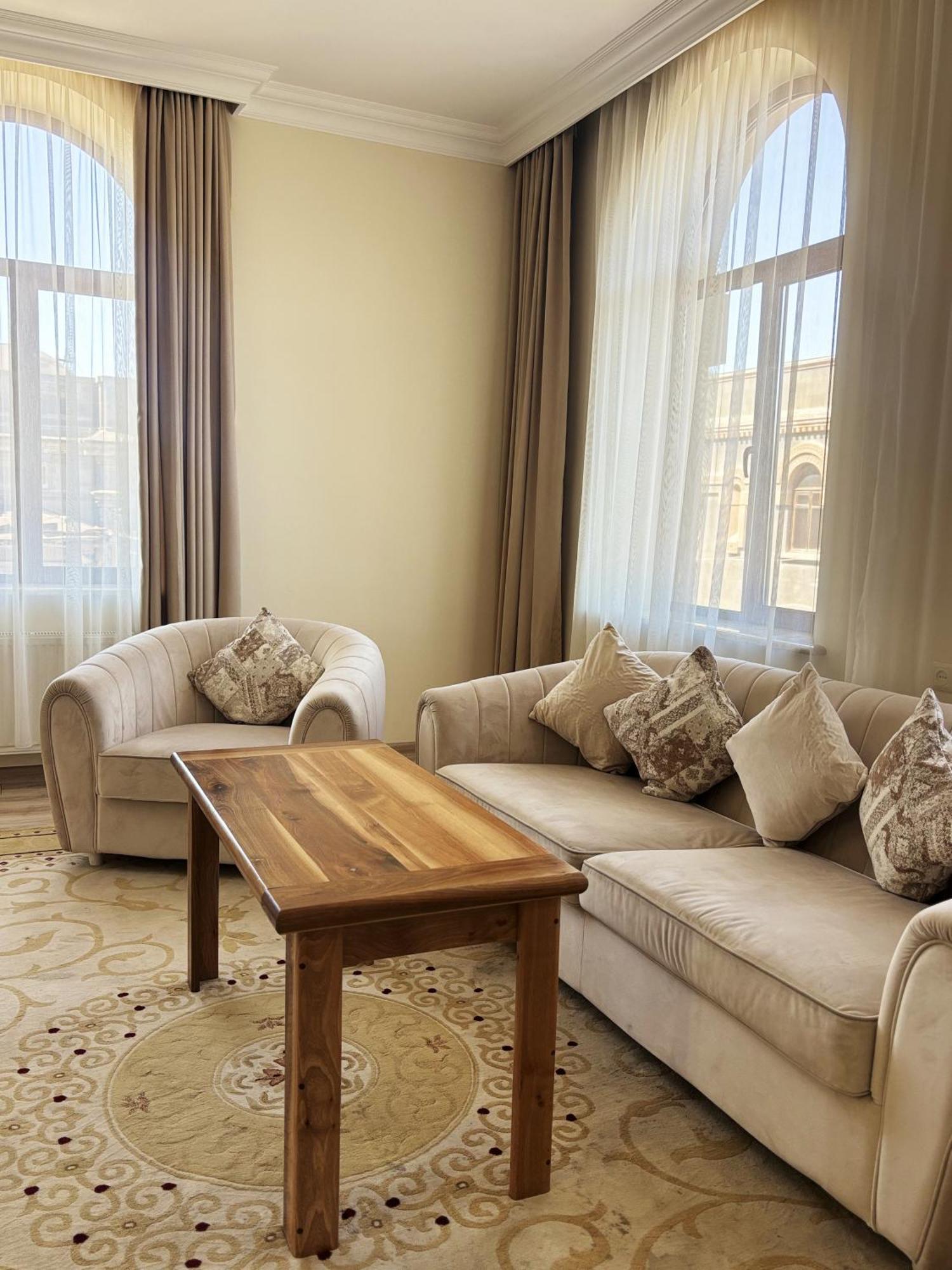 21 Rooms Hotel Гюмри Екстериор снимка